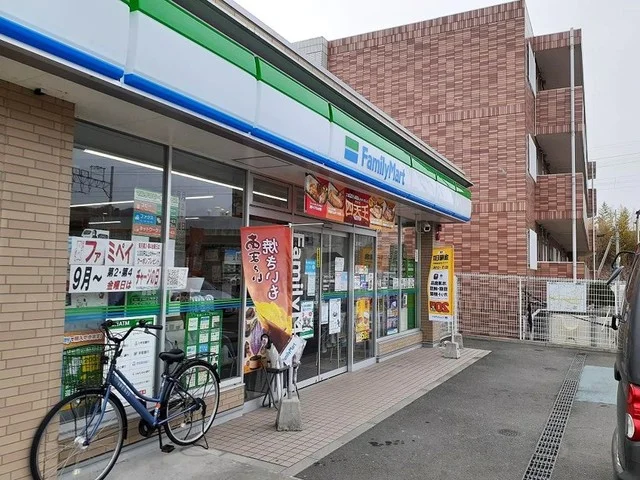 ファミリーマート六十谷駅前店様まで600m