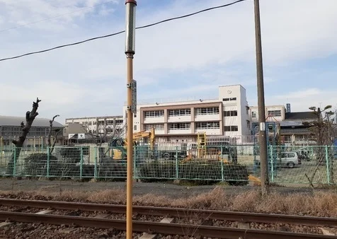 山川小学校まで820m