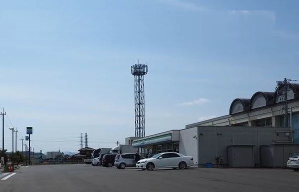 ファミリーマートまで110m