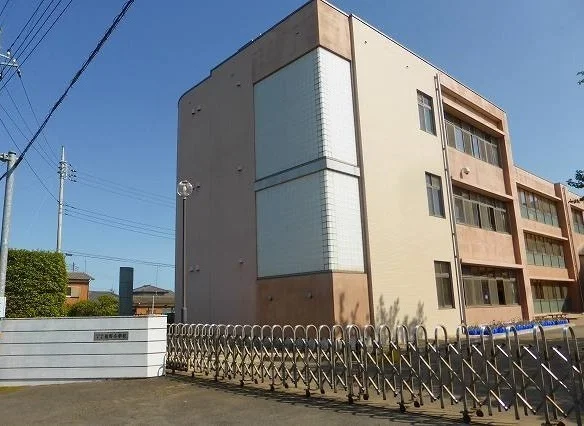 ひたちなか市立佐野小学校まで1400m