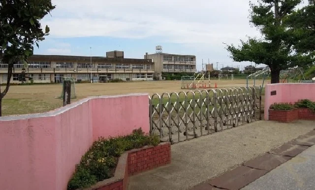 市立中の島小学校まで700m
