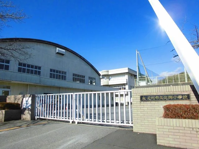 北郷小まで600m