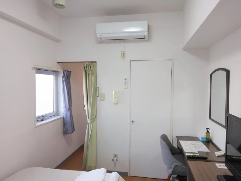 角部屋、小窓付きで日当たり良好