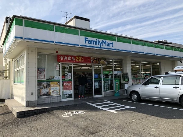ファミリーマートまで600m