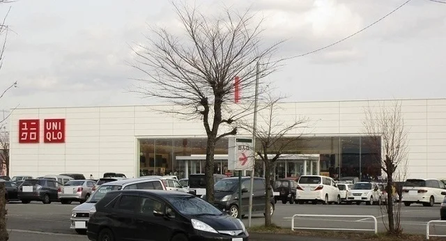 ユニクロ旭川永山パワーズ店まで1100m