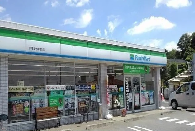 ファミリーマートまで630m