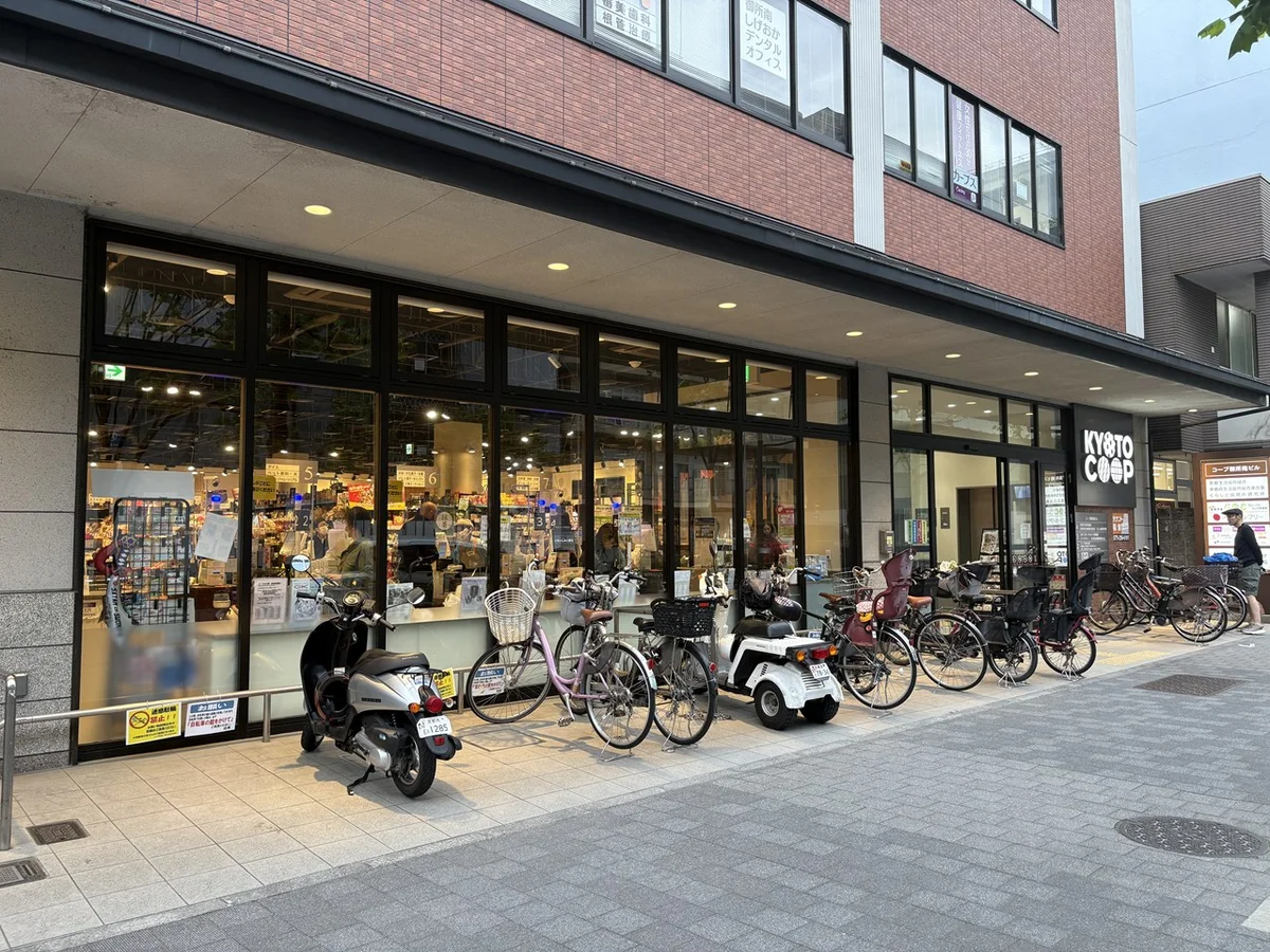 スーパーまで徒歩4分です！近くて便利ですね🛒