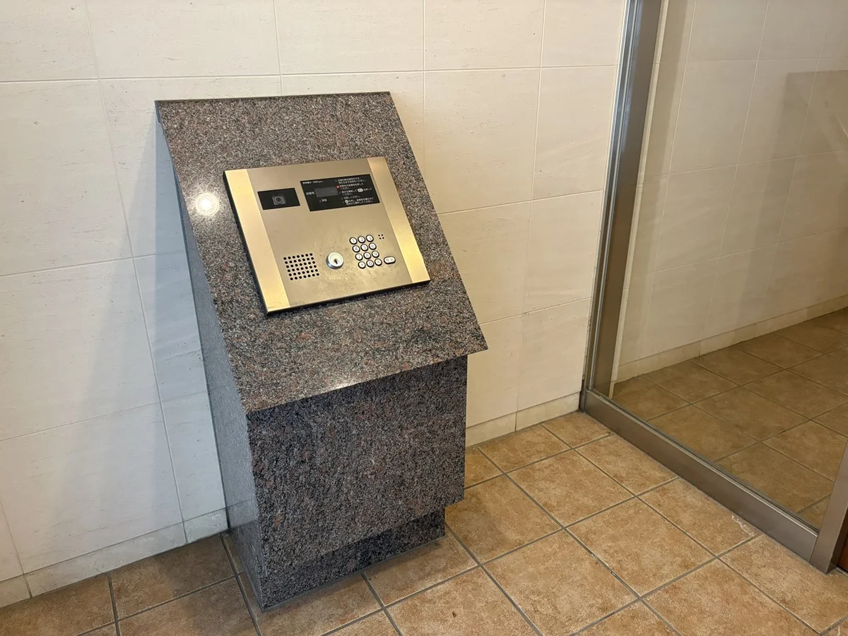 エントランスにはオートロックがあります🔒