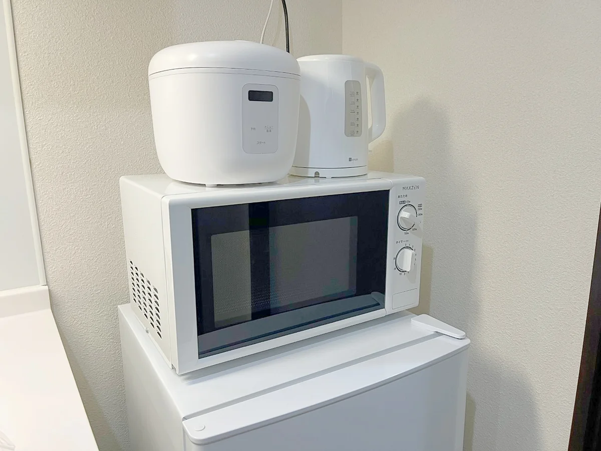 電子レンジ、炊飯器、電気ケトルをご用意しています！いつでも温かいご飯を食べることが出来ます🍽