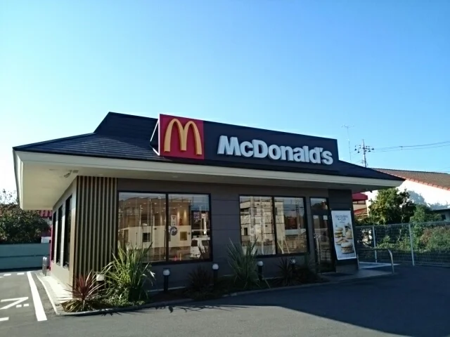マクドナルドまで180m