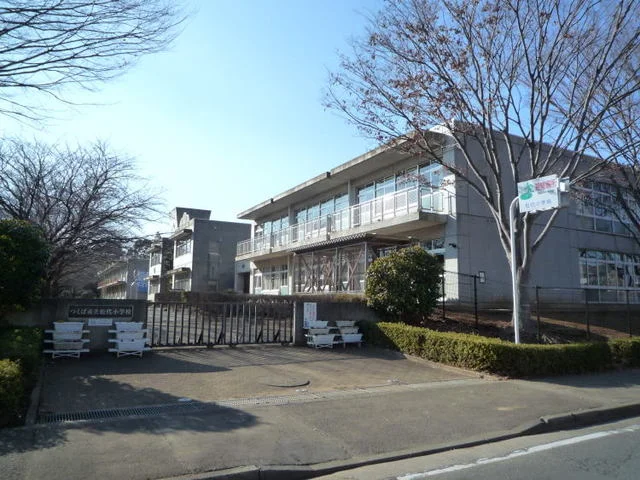 松代小学校まで750m