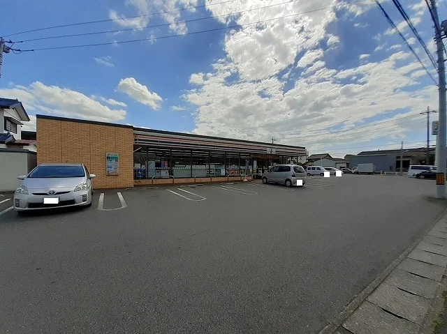 セブンイレブン伊勢崎伊与久北店まで650m