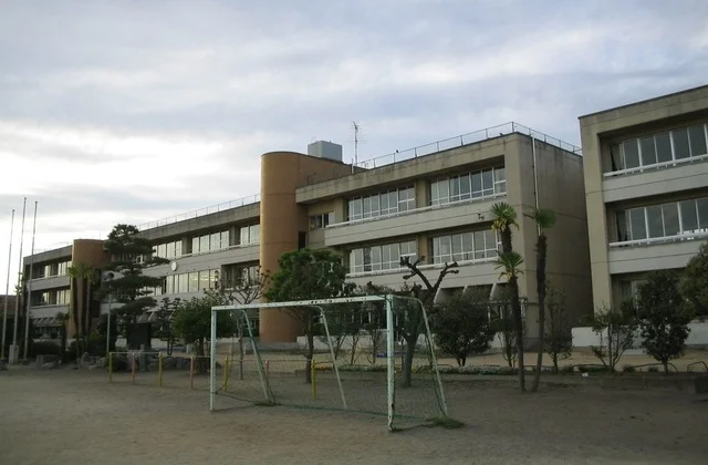 太田市立綿内小学校まで1500m