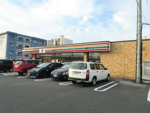 セブン-イレブン 岡崎上六名店まで850m