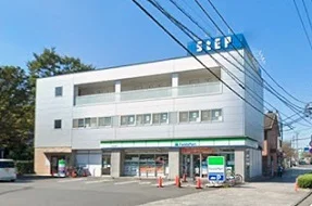 ファミリーマート横浜公田町店まで582m