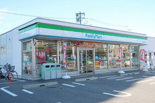 ファミリーマートまで500m