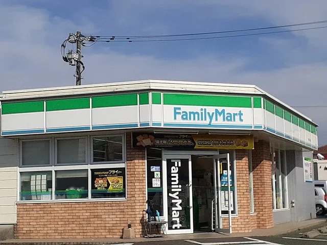 ファミリーマート戸島西店まで600m