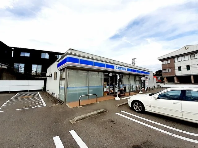 ローソン加賀作見店まで1600m