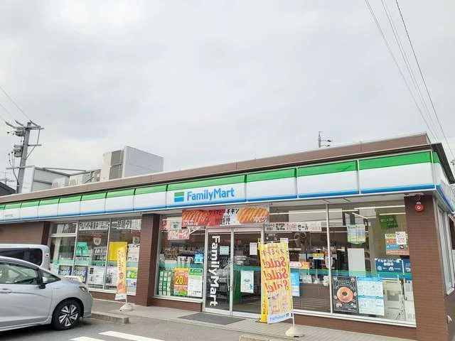 ファミリーマート大府アラタ店まで400m