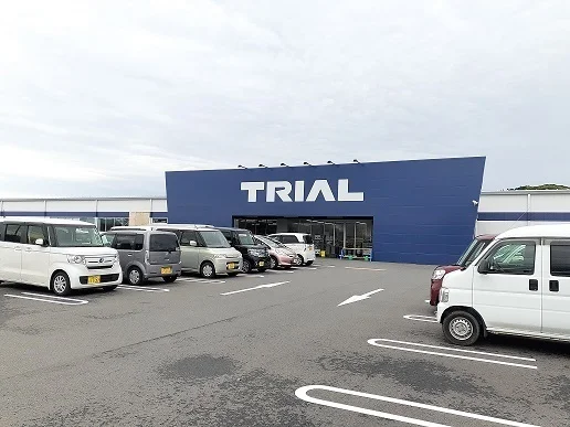 トライアル日向日知屋店まで1000m