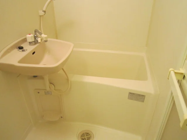 バス、トイレ別です。