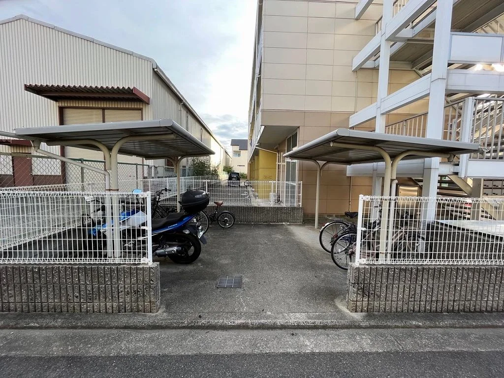 屋根付き駐輪場
