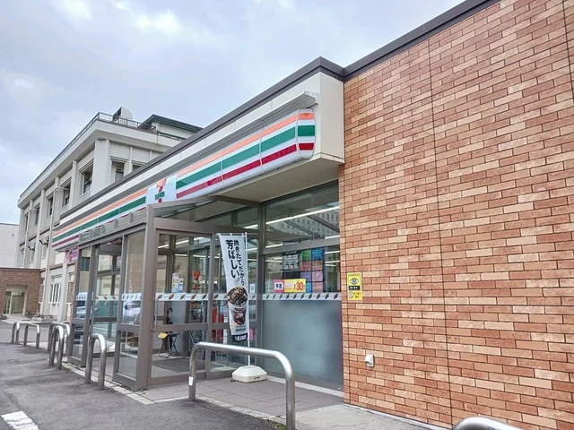 セブンイレブン大館市役所前店まで715m