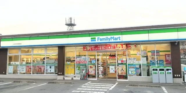 ファミリーマートまで700m