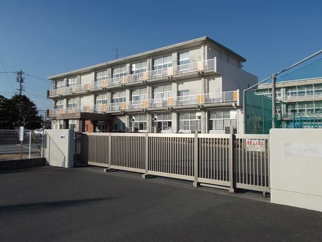 掛川市立千浜小学校まで450m