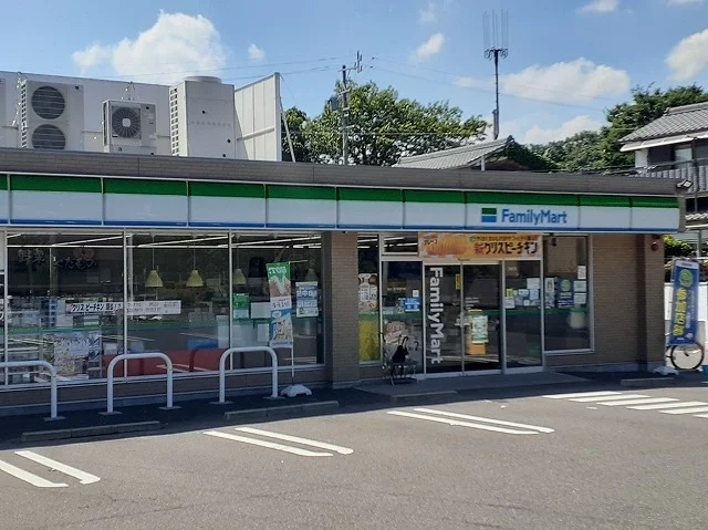 ファミリーマートまで1200m