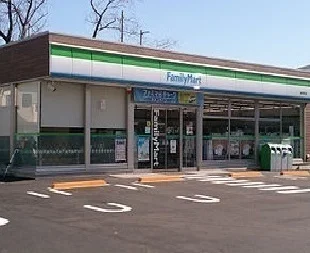 ファミリーマートまで600m