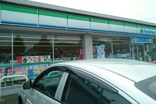 ファミリーマートまで220m