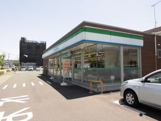 ファミリーマートまで2000m