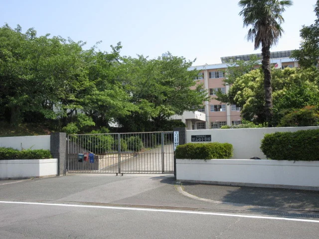 羽山台小学校まで250m