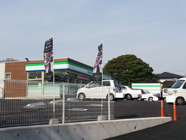 ファミリーマートまで650m
