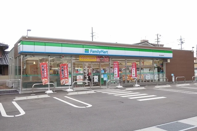 ファミリーマートまで300m