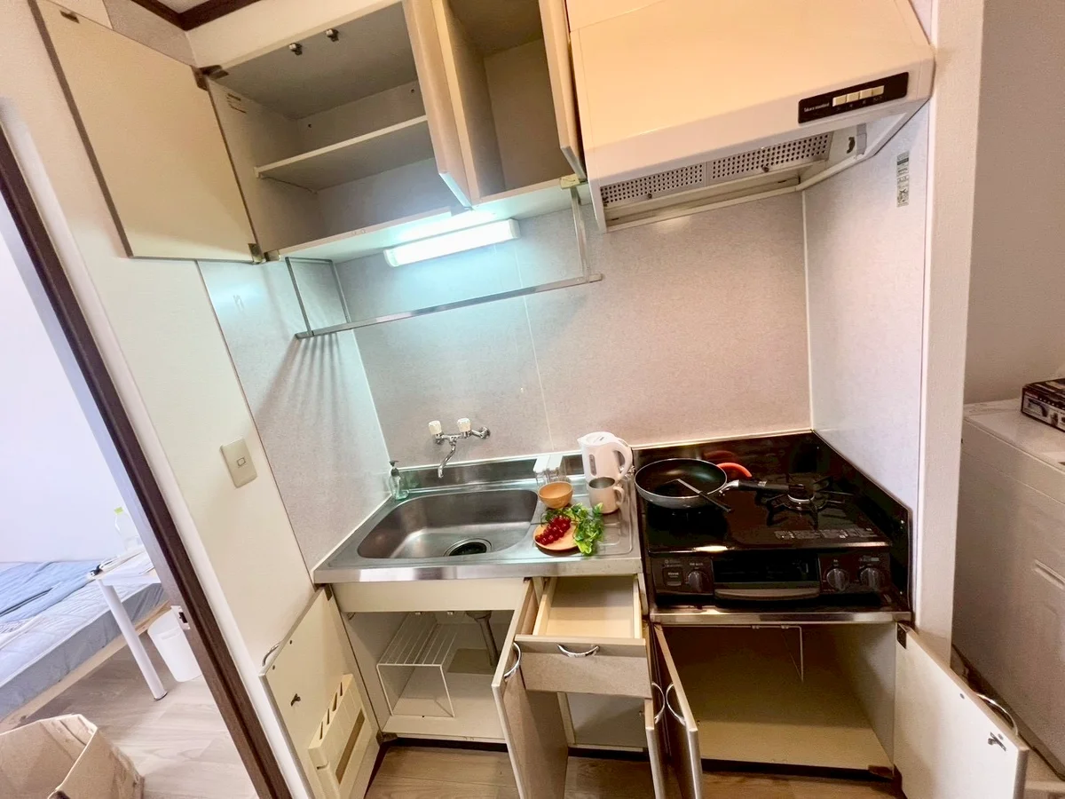 ※撮影用の観察植物・食器調理器具・雑貨類等はございません。※写真は現況優先