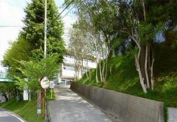 成東小学校まで300m