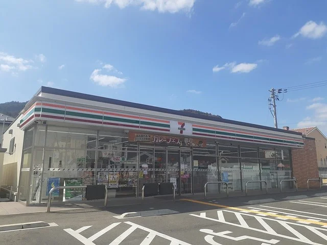 セブンイレブンまで928m