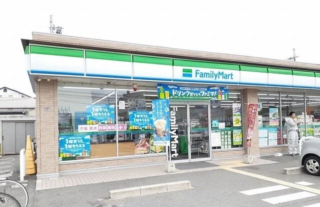 ファミリーマート様まで200m