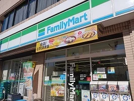 ファミリーマートまで76m