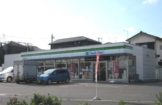 ファミリーマートまで97m