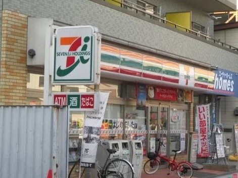 セブンイレブン 鴻巣駅西口店まで330m