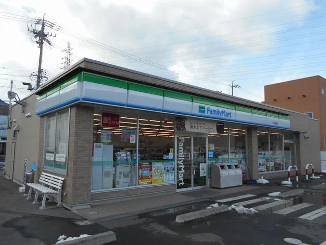 ファミリーマート　ちの本田店まで430m