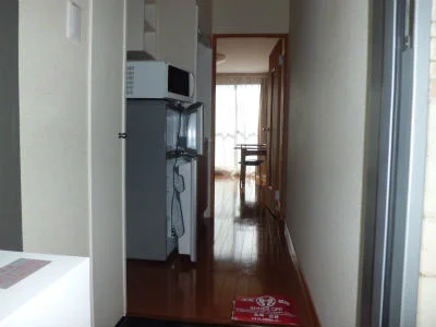 通路の奥が居室です。