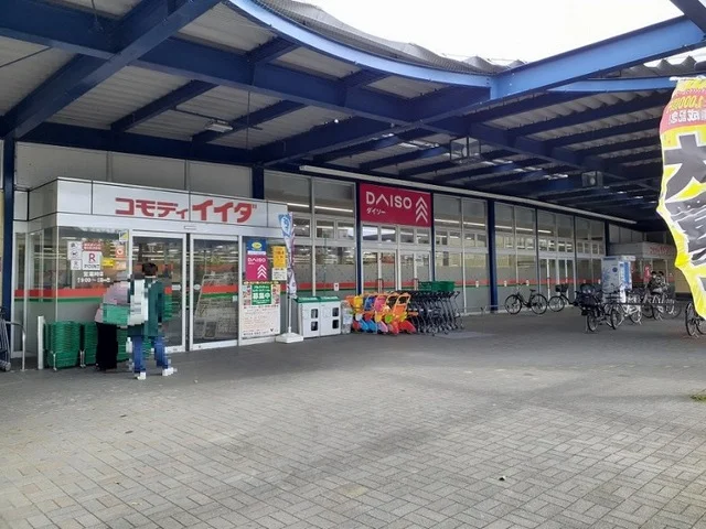 コモディイイダ 吉川店まで700m