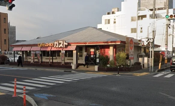 ガスト　大宮大成店まで400m
