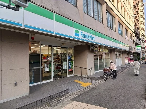 ファミリーマート 丸太町猪熊店まで480m