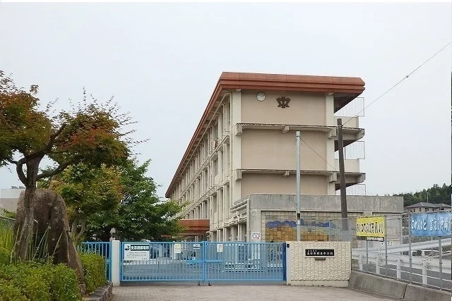 五日市観音中学校まで1400m