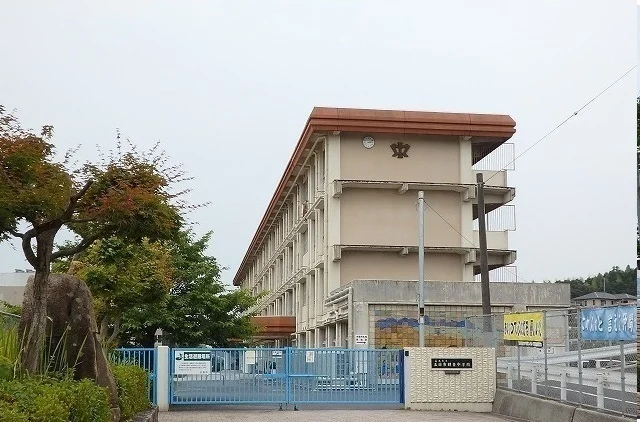 五日市観音中学校まで1700m